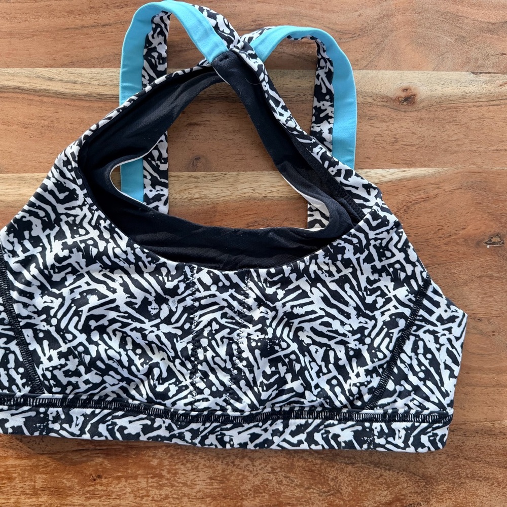 lululemon athletica RUN STUFF YOUR BRA Abstract Sports Bra with Aqua Straps